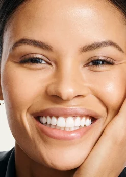 Cle de Peau BeauteRadiant Cream Foundation SPF 25